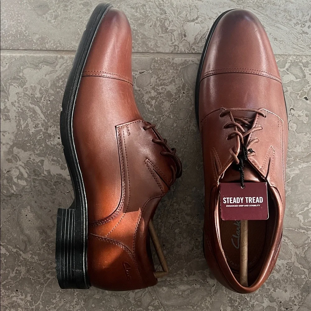 Clark’s Collection Steadwell Cap Oxfords in Dark Tan Leather, Size 11.5, NEW